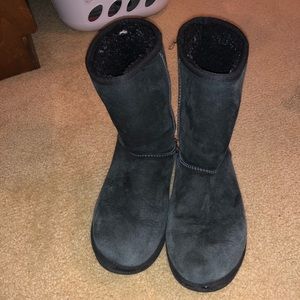 Classic short UGG boot
